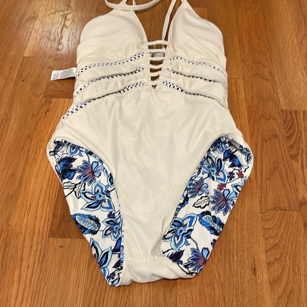 Ella Moss Cutout 1 piece bathing suit size M - Picture 6 of 11
